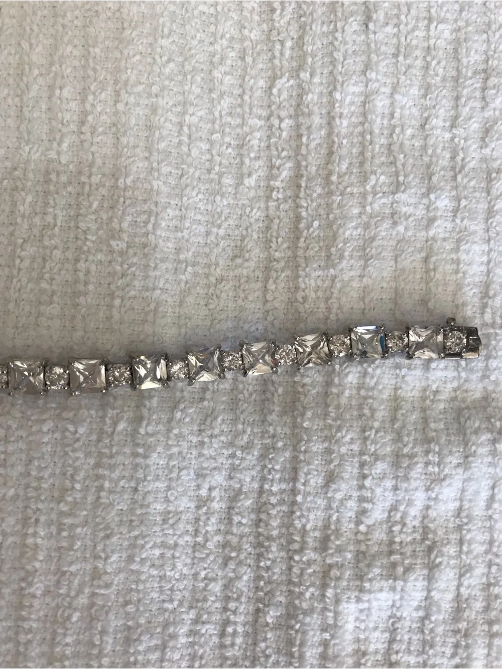 Beautiful sparkling Crystal Tennis Bracelet - Silver